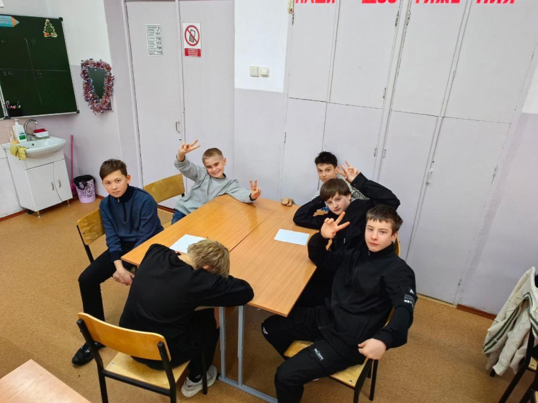 Во вторник ребята 6 "Б" класса бросили вызов скуке по математике.